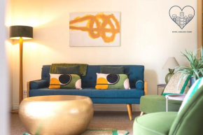 Spacious Royal Mile 2 Bed Apt with Private Parking